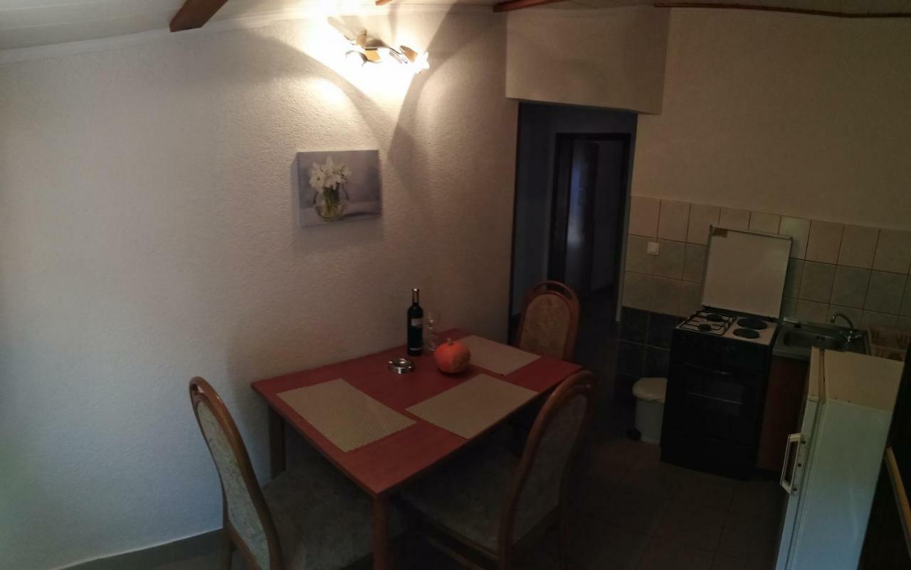 Apartman Rodic Омиш Экстерьер фото