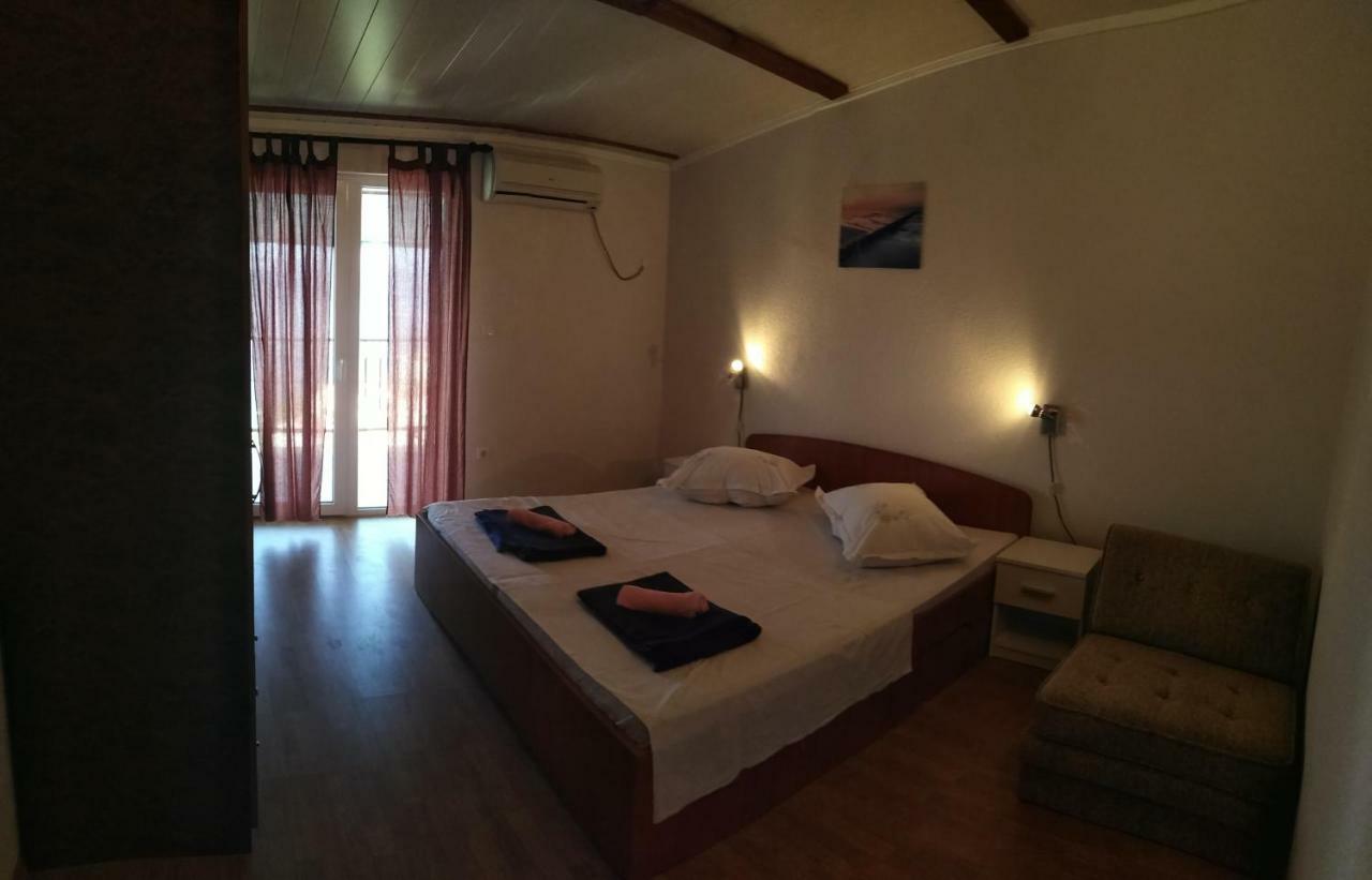 Apartman Rodic Омиш Экстерьер фото